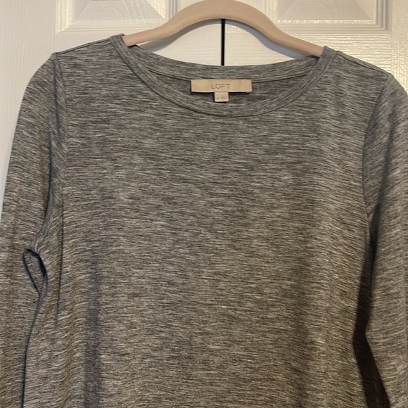 NWOT LOFT gray layered look shirt with tie cuff sleeves size XS - Picture 3 of 8